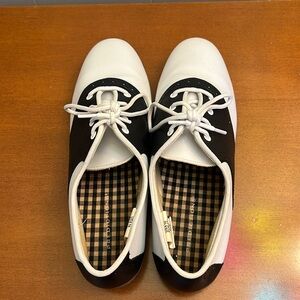 Saddle Shoes • Women’s 10